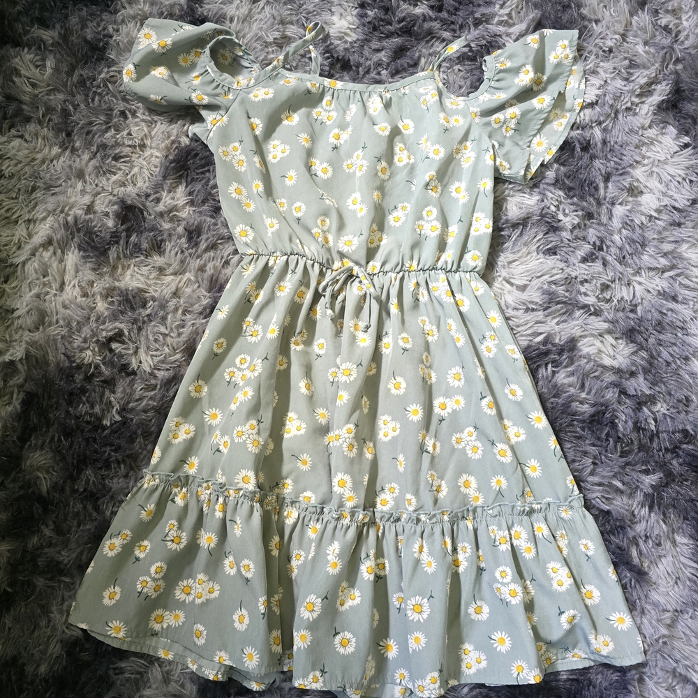 Charming Daisy Print Kids Dress in Green
